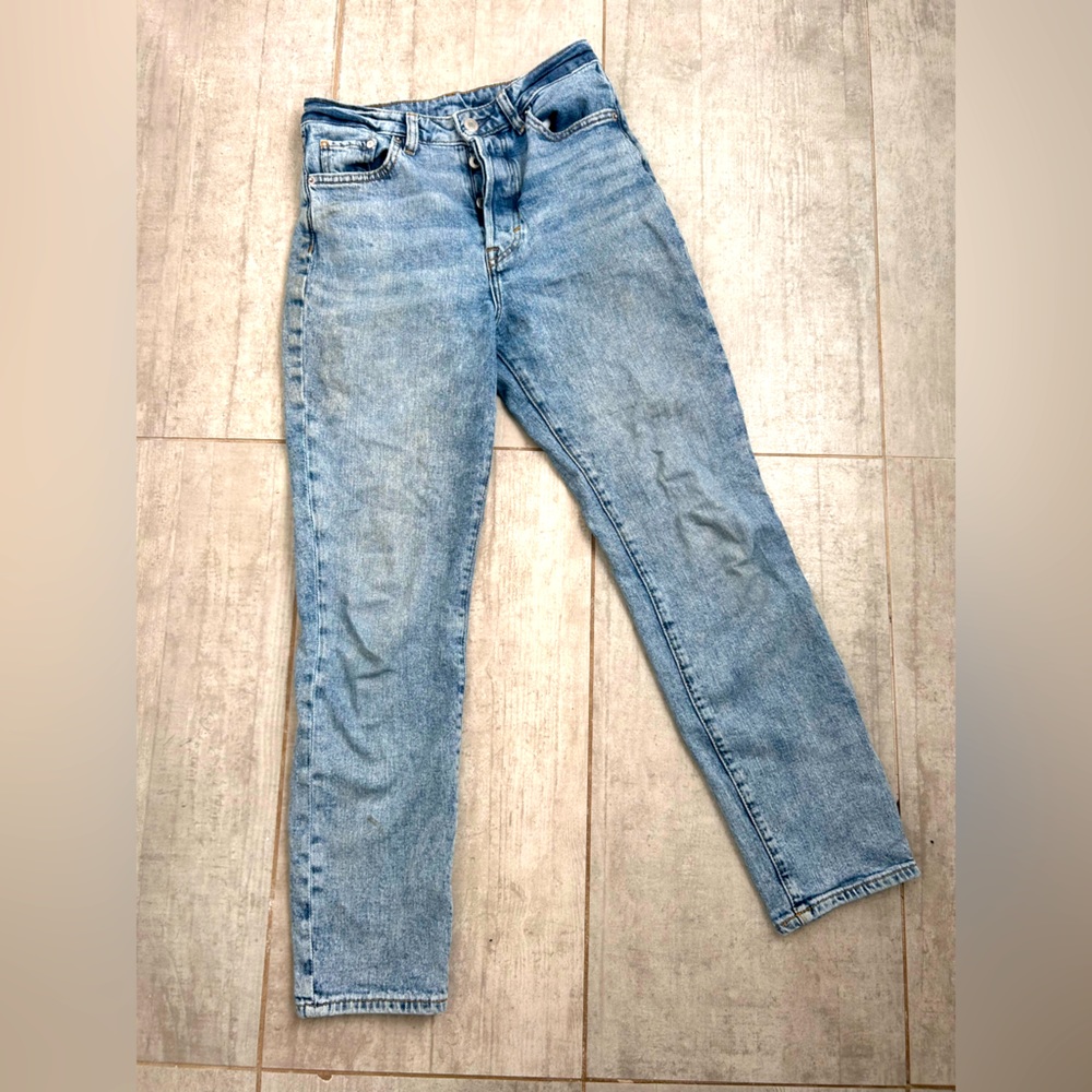 H&M Straight Leg Highwaisted Button-front Jean